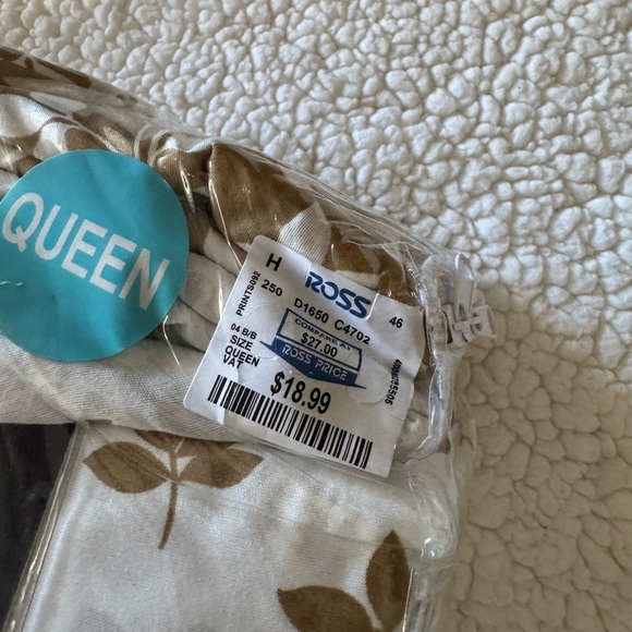 LEGACY Turn style queen sheets - 6 Piece Fully Reversible microfiber Sheet Set - Picture 2 of 4